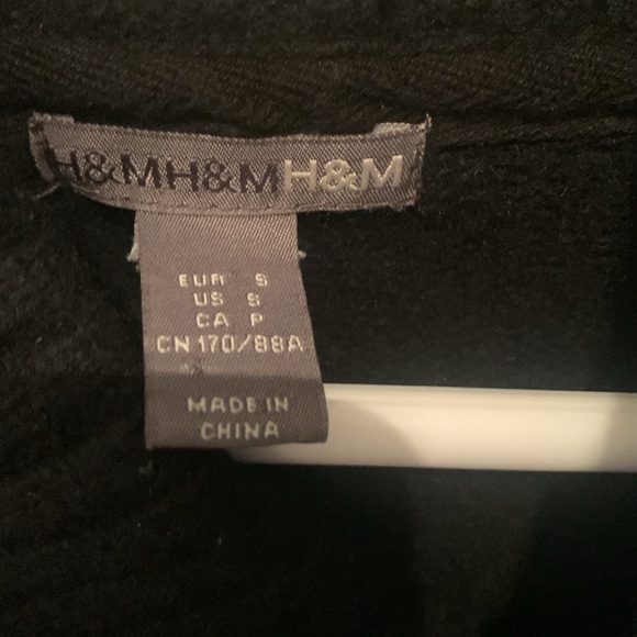 Elegant Jet Black Lambs Wool Quarter Button Sweater from H and M SZ Small - Picture 3 of 6